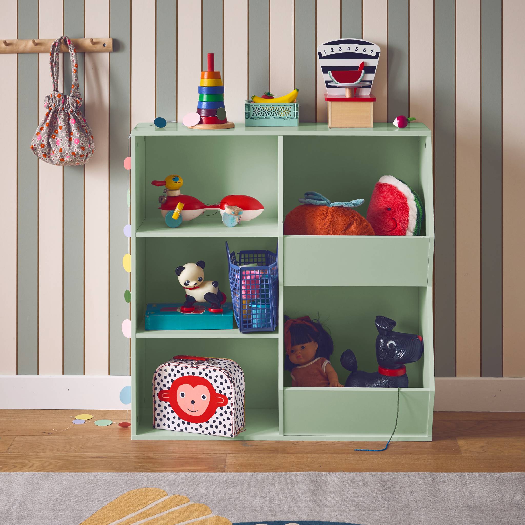 Meuble de rangement enfant vert. 3 étagères et 2 espaces de rangement