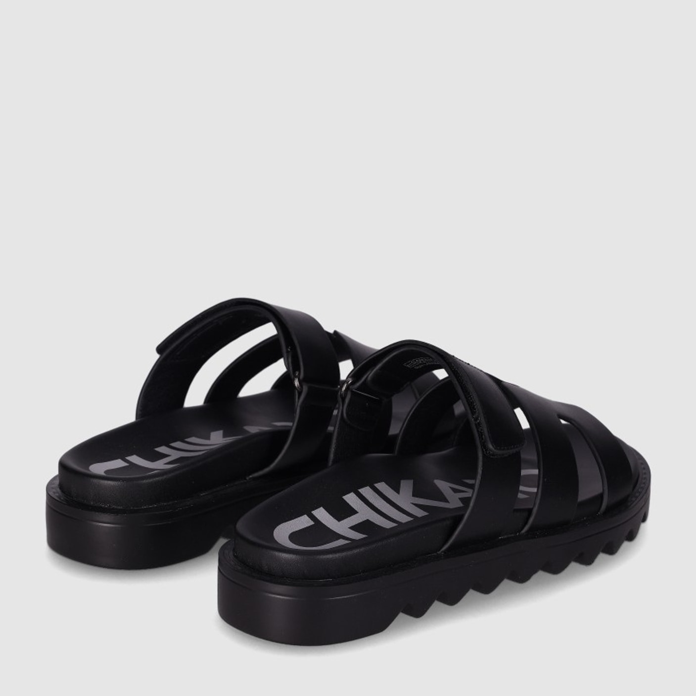 Sandalias - Negro - Tacón: Bajo