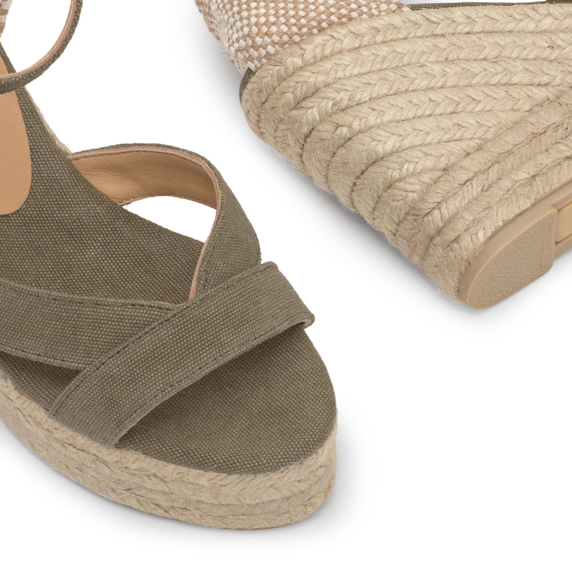 Sandalia de cuña Bruna en algodón orgánico lavado con cierre de pulsera