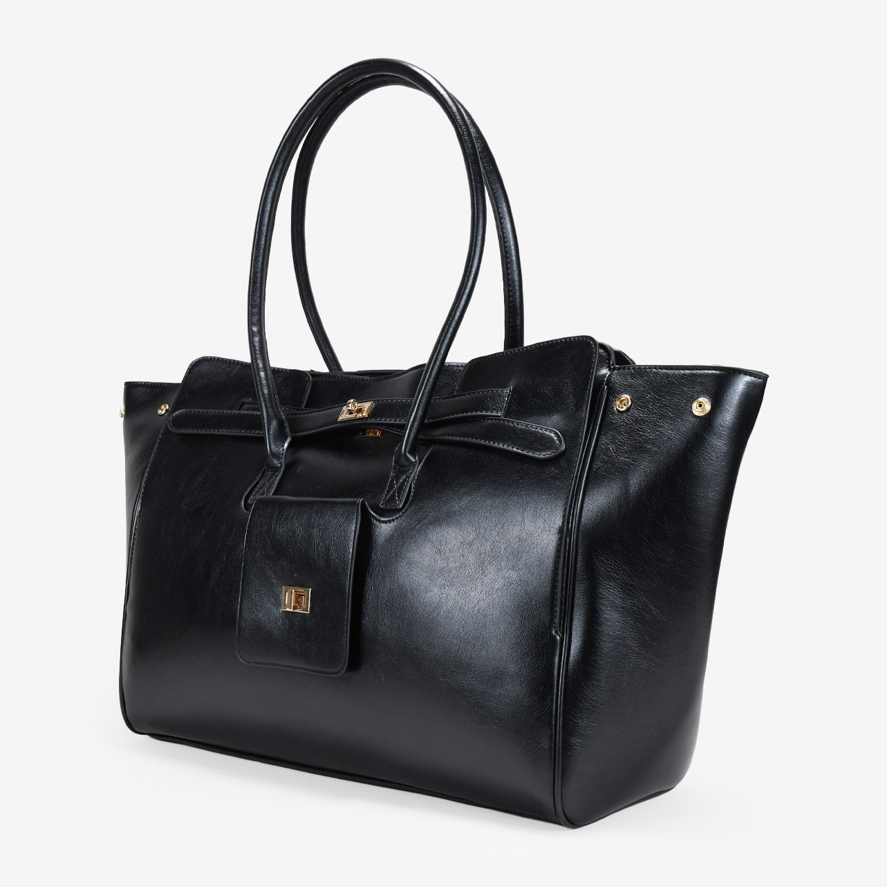 Bolso de hombro negro con cinturón y bolsillos