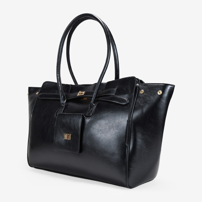 Bolso de hombro negro con cinturón y bolsillos