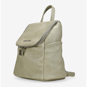 Mochila deportiva verde con solapa