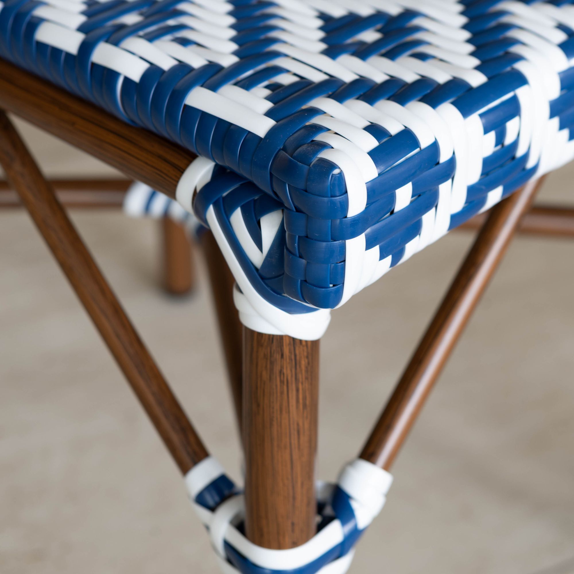 Lot de 2 chaises de table avec effet rotin tressé bleu SCALA