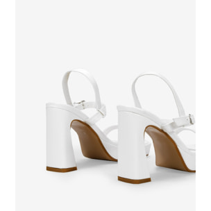 Sandalias blancas con tacón