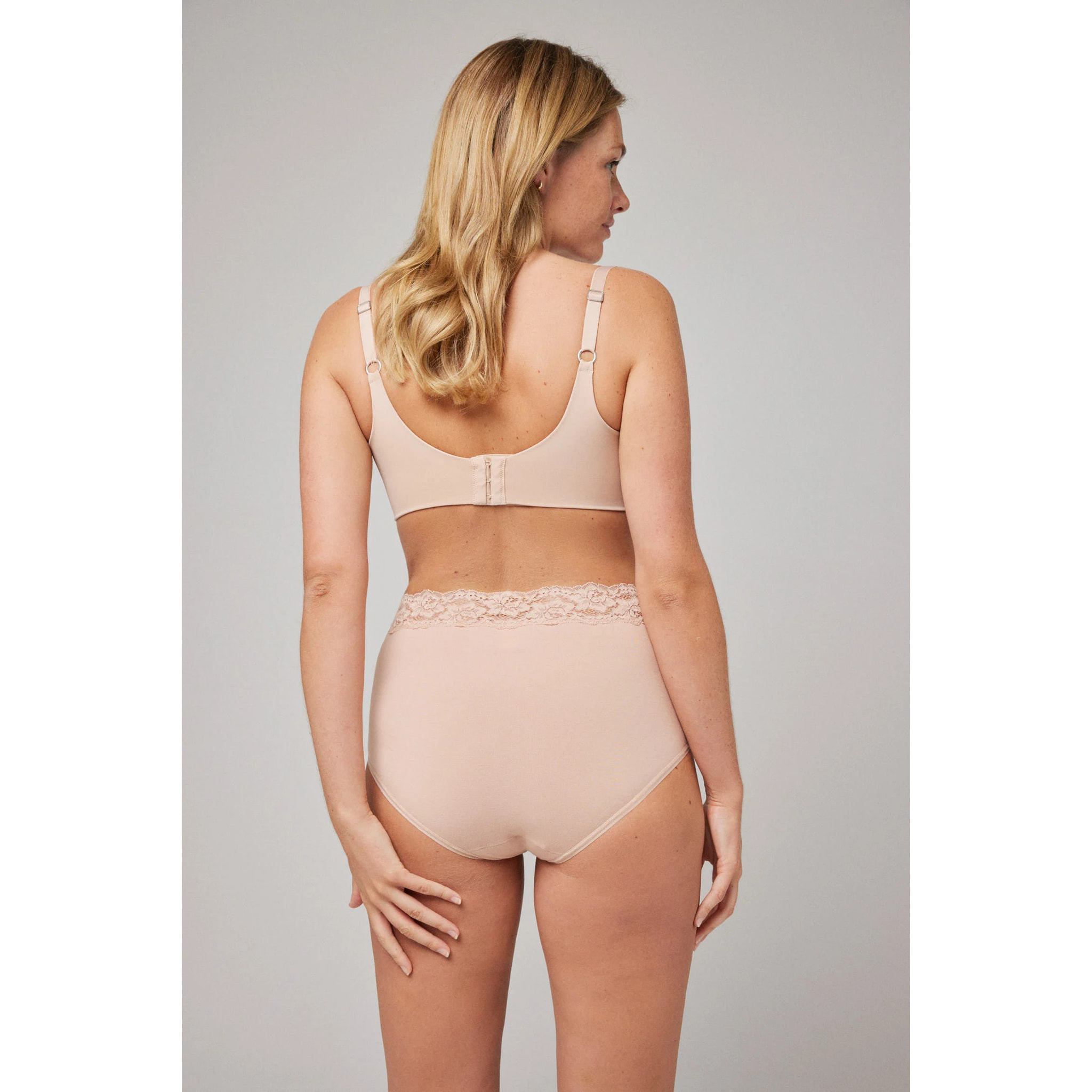 Mutandina ad alto controllo con dettagli in pizzo beige