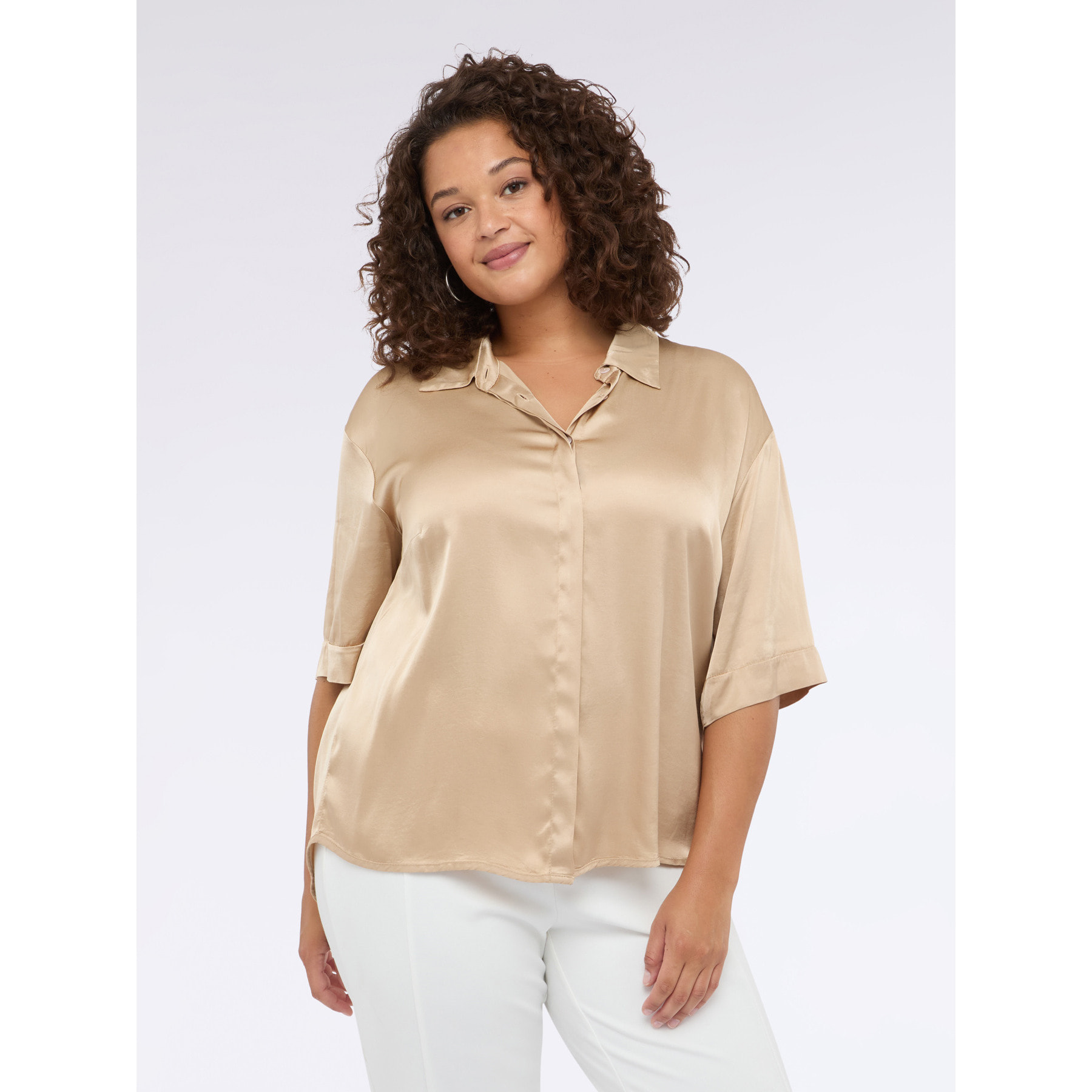 Fiorella Rubino - Camisa de satén elástico con mangas tres cuartos - Beige