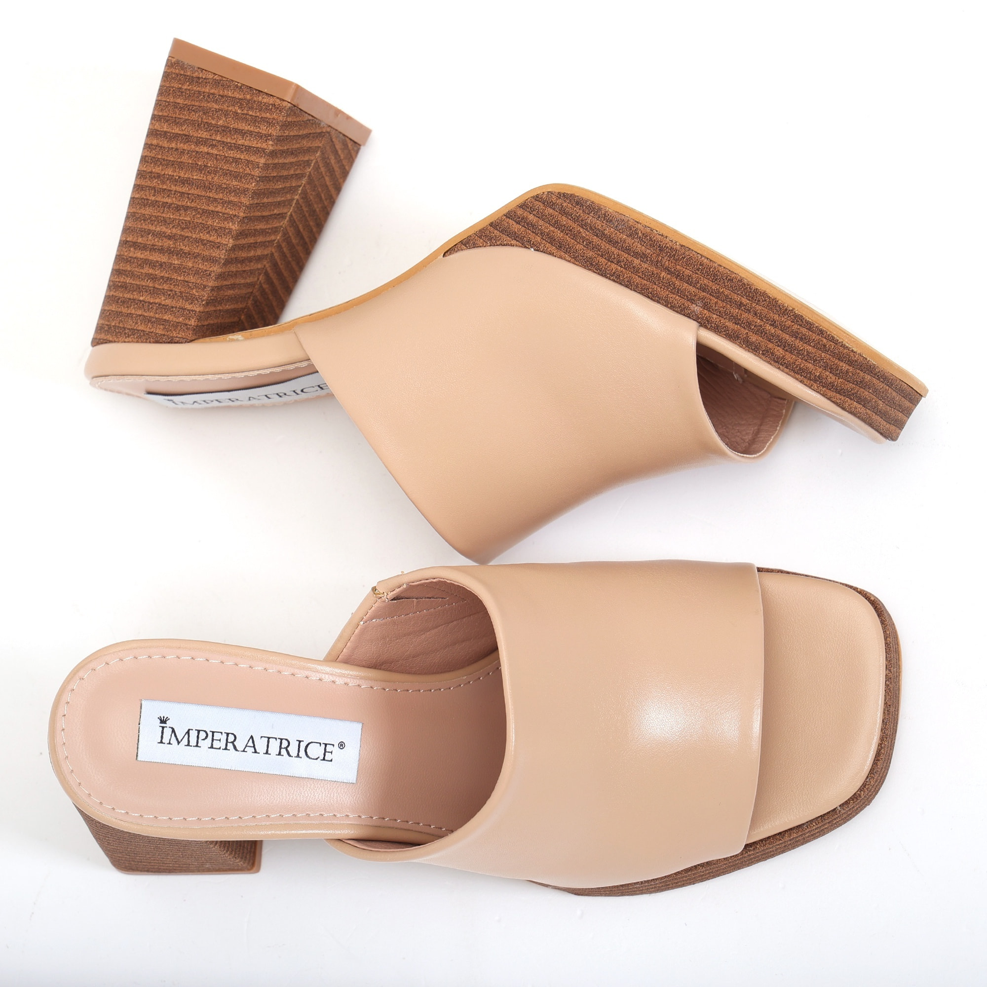 Sandali in simil pelle con tacco e zeppa in sughero