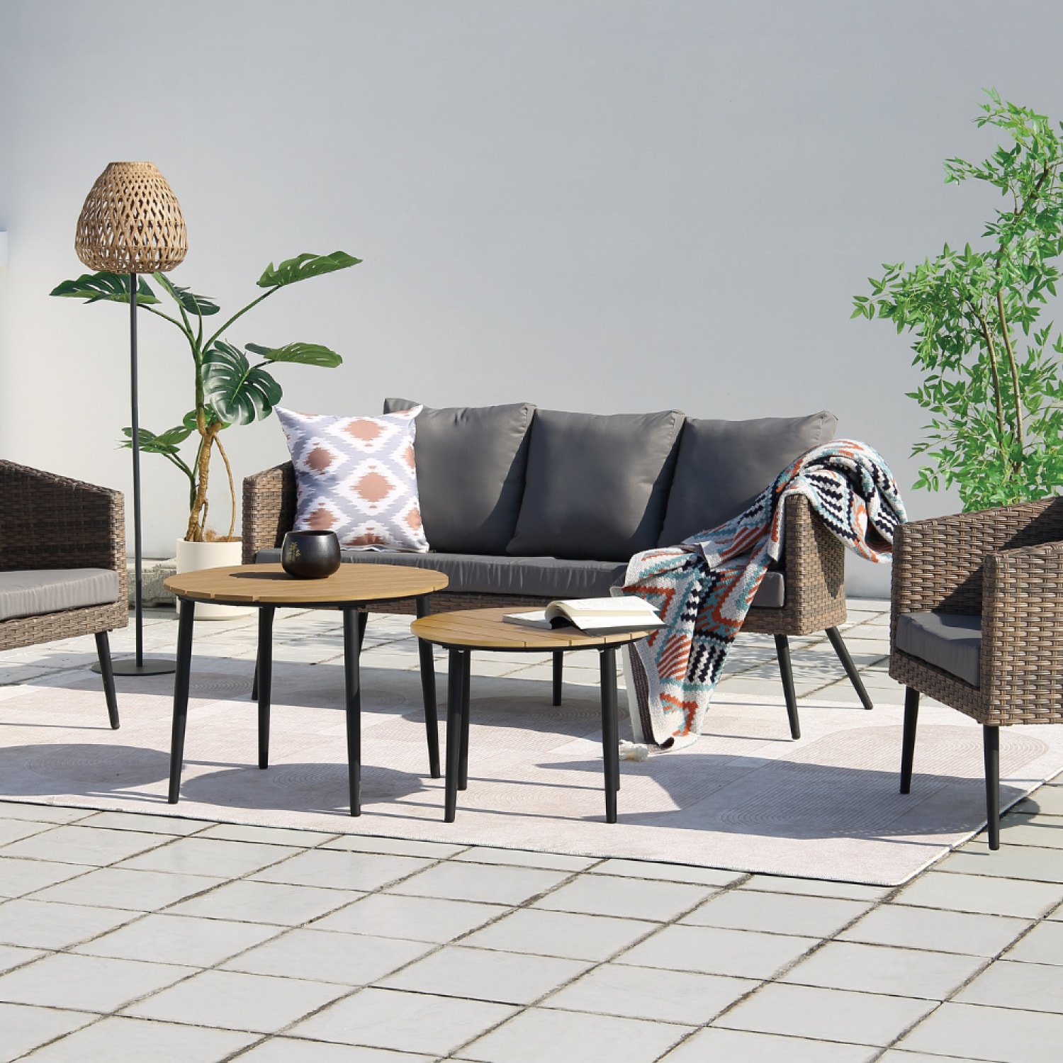 Salon de jardin scandinave 5 places en résine effet rotin et noir REESE