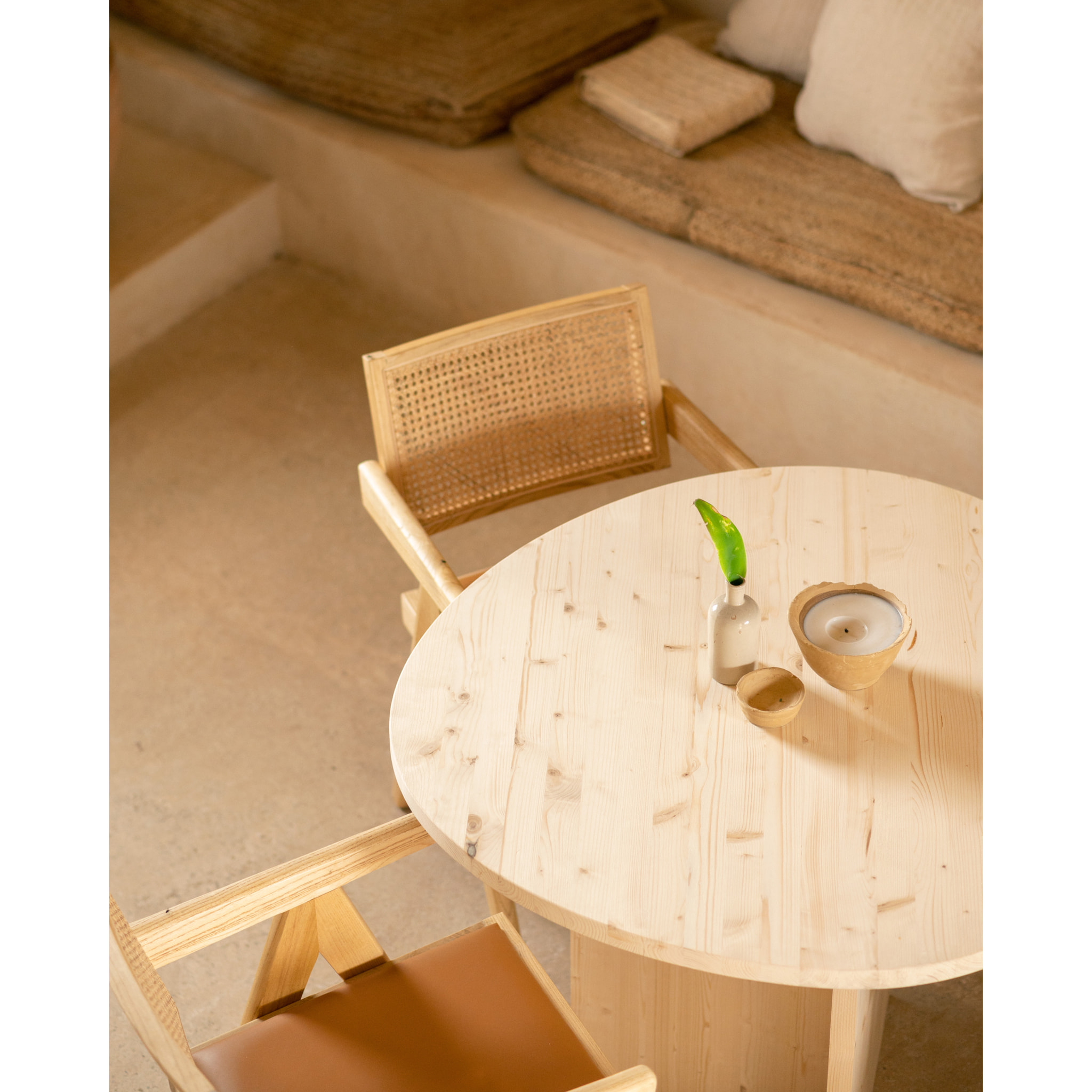 Table basse en bois massif ton naturel de 100cm Hauteur: 75 Longueur: 101 Largeur: 99.8