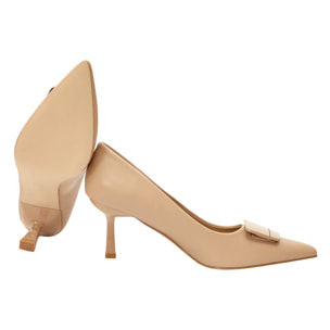 Decolletè in simil pelle con applicazione