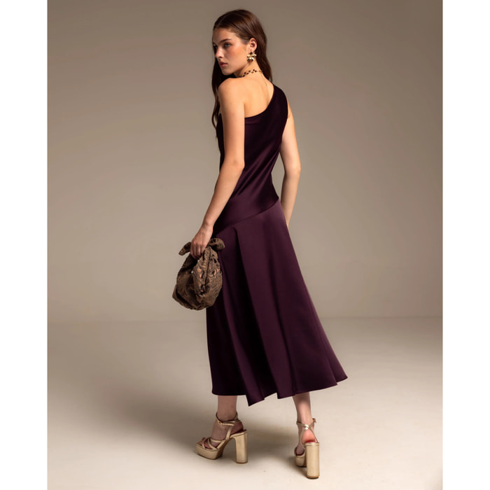 Vestido midi con escote asimétrico color ciruela
