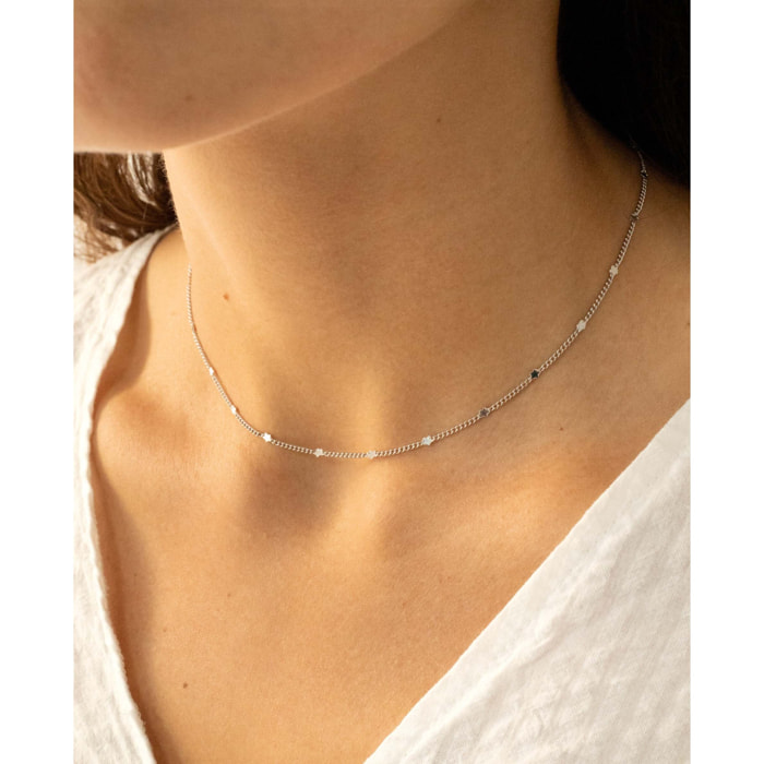 Collar de mujer con estrellas.