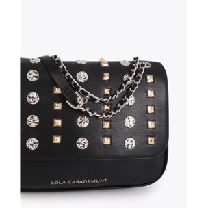 Borsa a tracolla con patta e borchie oro e argento