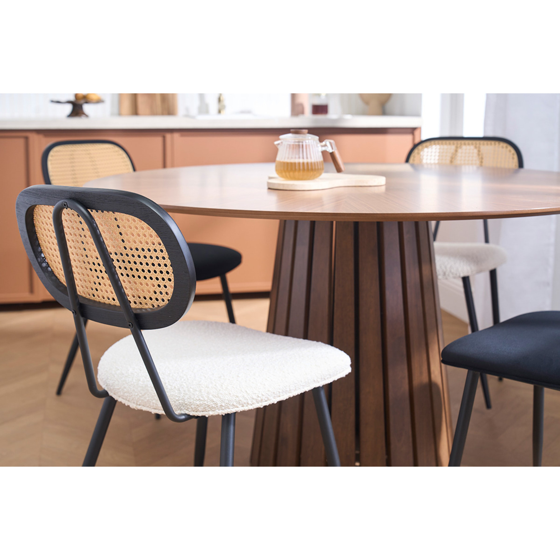 Chaises design en tissu effet laine bouclée blanc, métal noir et cannage rotin (lot de 2) SWANN