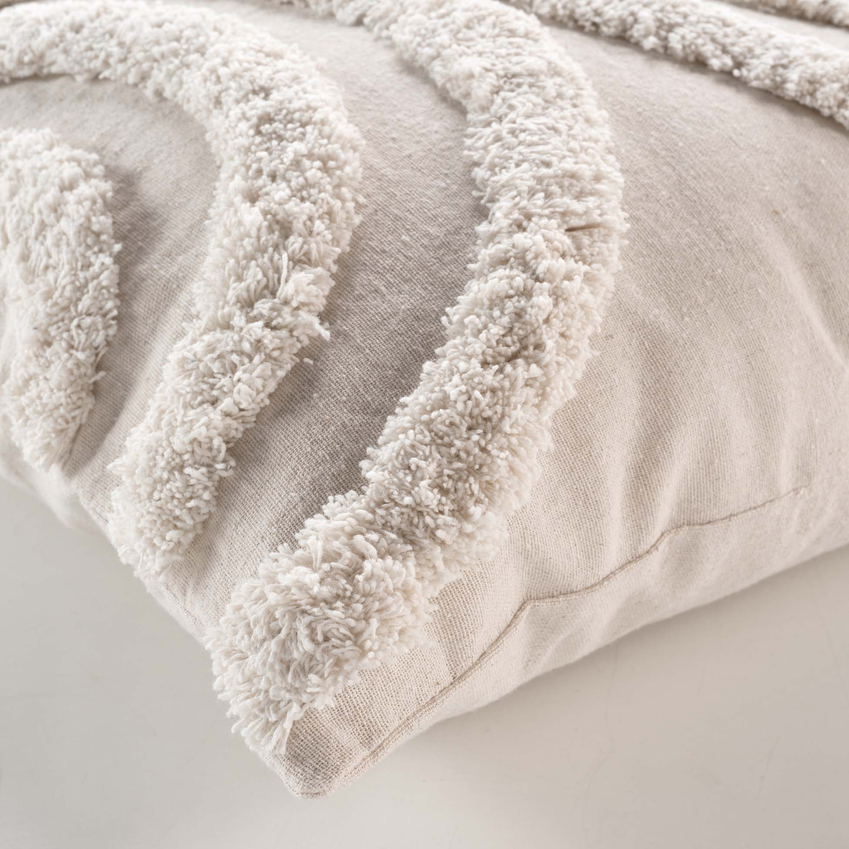 Coussin déhoussable aux motifs tuftés - Naturel