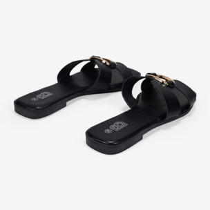 Sandalias planas negras con metal decorativo