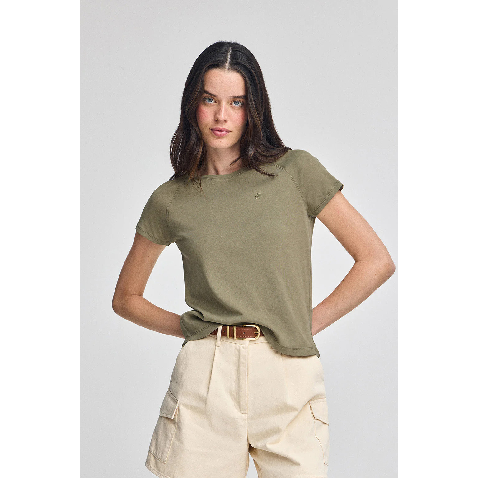 Camiseta verde Hesperia con monograma bordado