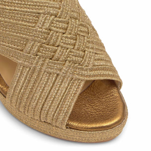 Sandalia Juliet cuña forrada en trenzado metalizado artesanal con hebilla