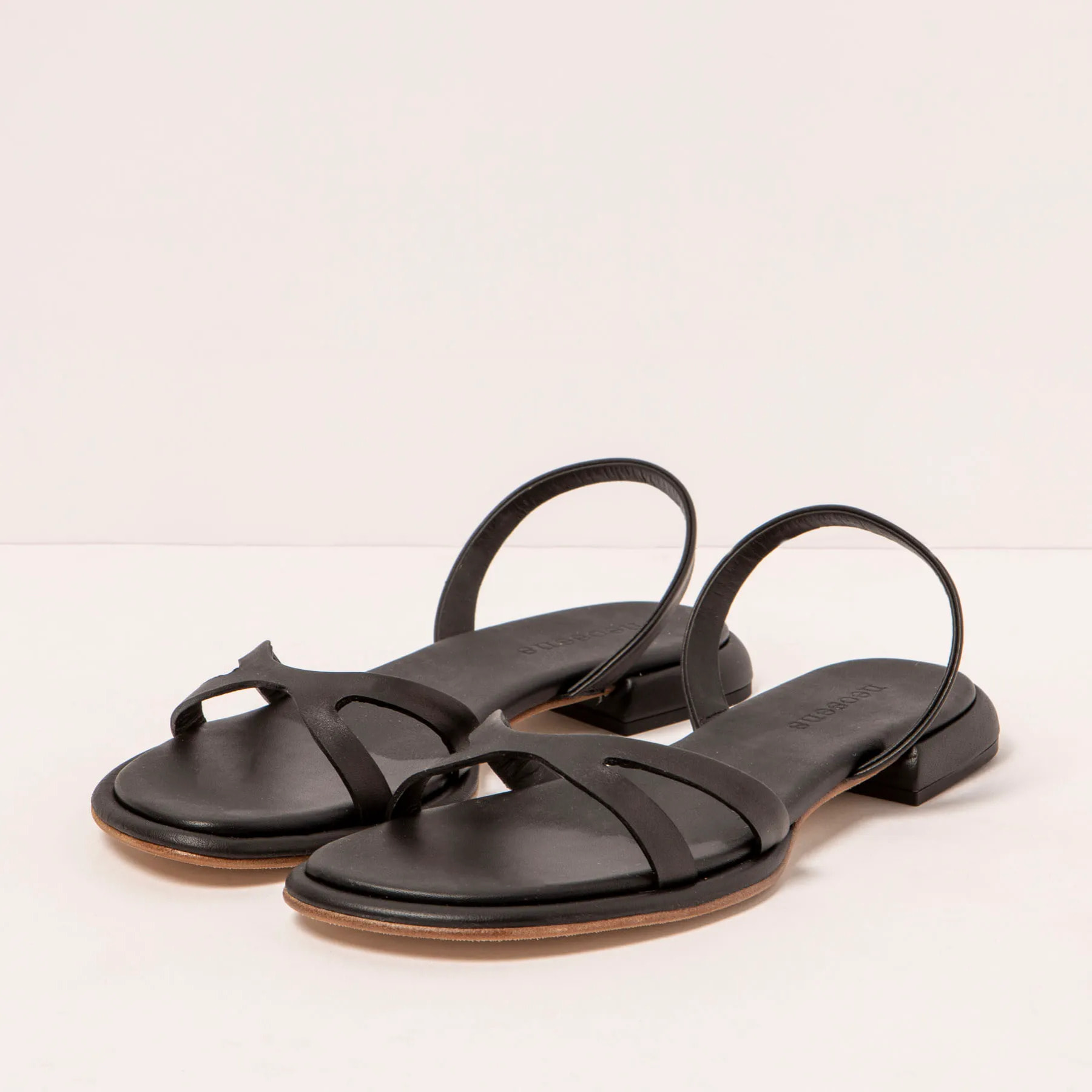 Sandalias S3156 CRISTAL BLACK/ VALVIN color Black