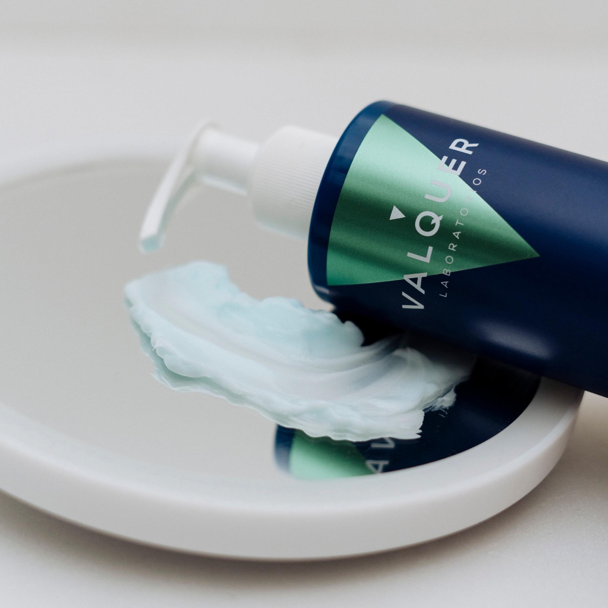 Valquer Mascarilla capilar glacial Reparación Total para cabellos dañados- 275 ml