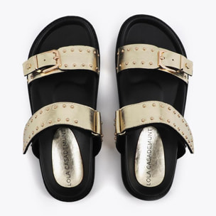 Sandalo basso con cinturini e dettagli metallici