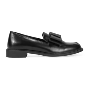 Mocasín plano negro con lazo
