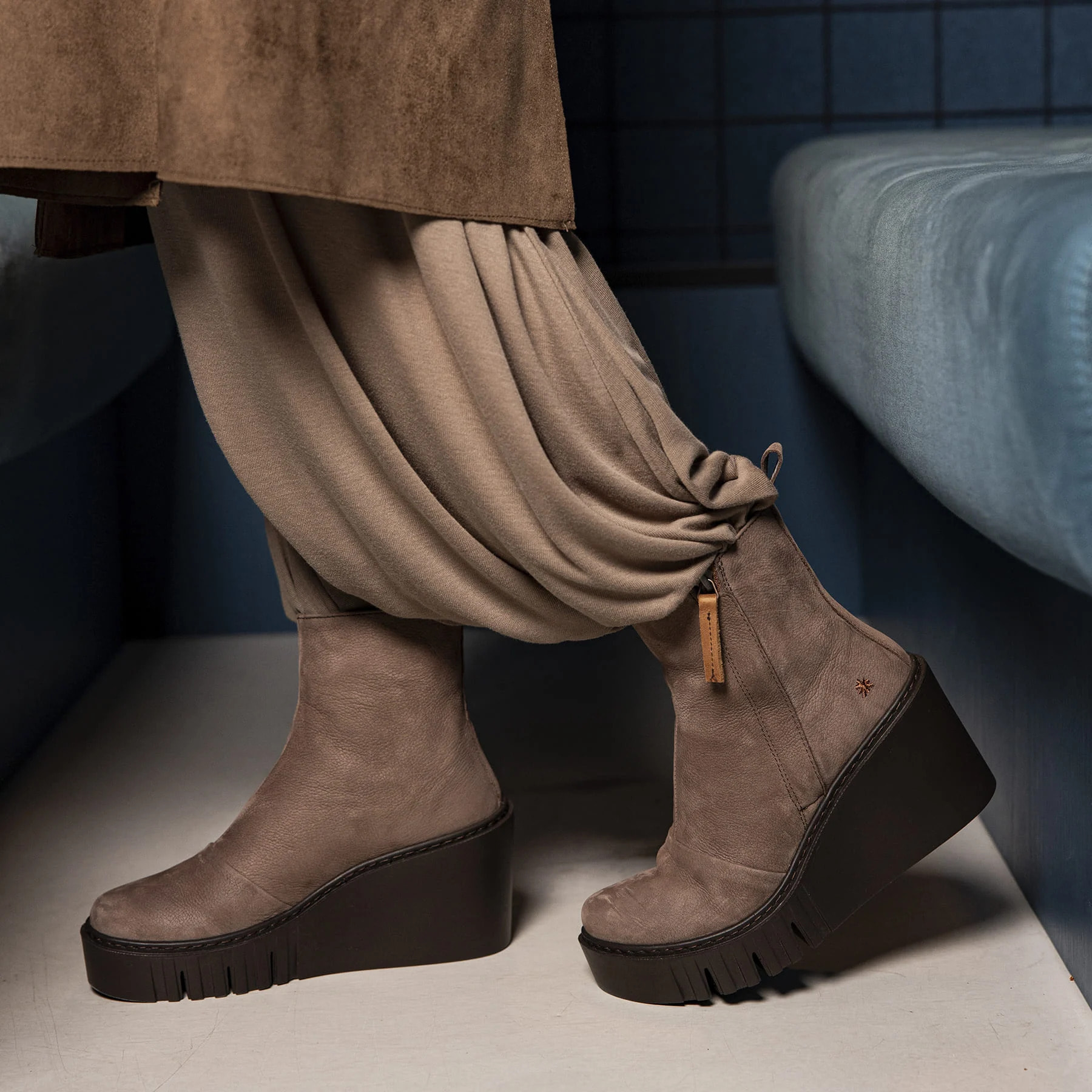 Botines con tacón 2091 NOBUCK BROWN/ CATANIA color Brown