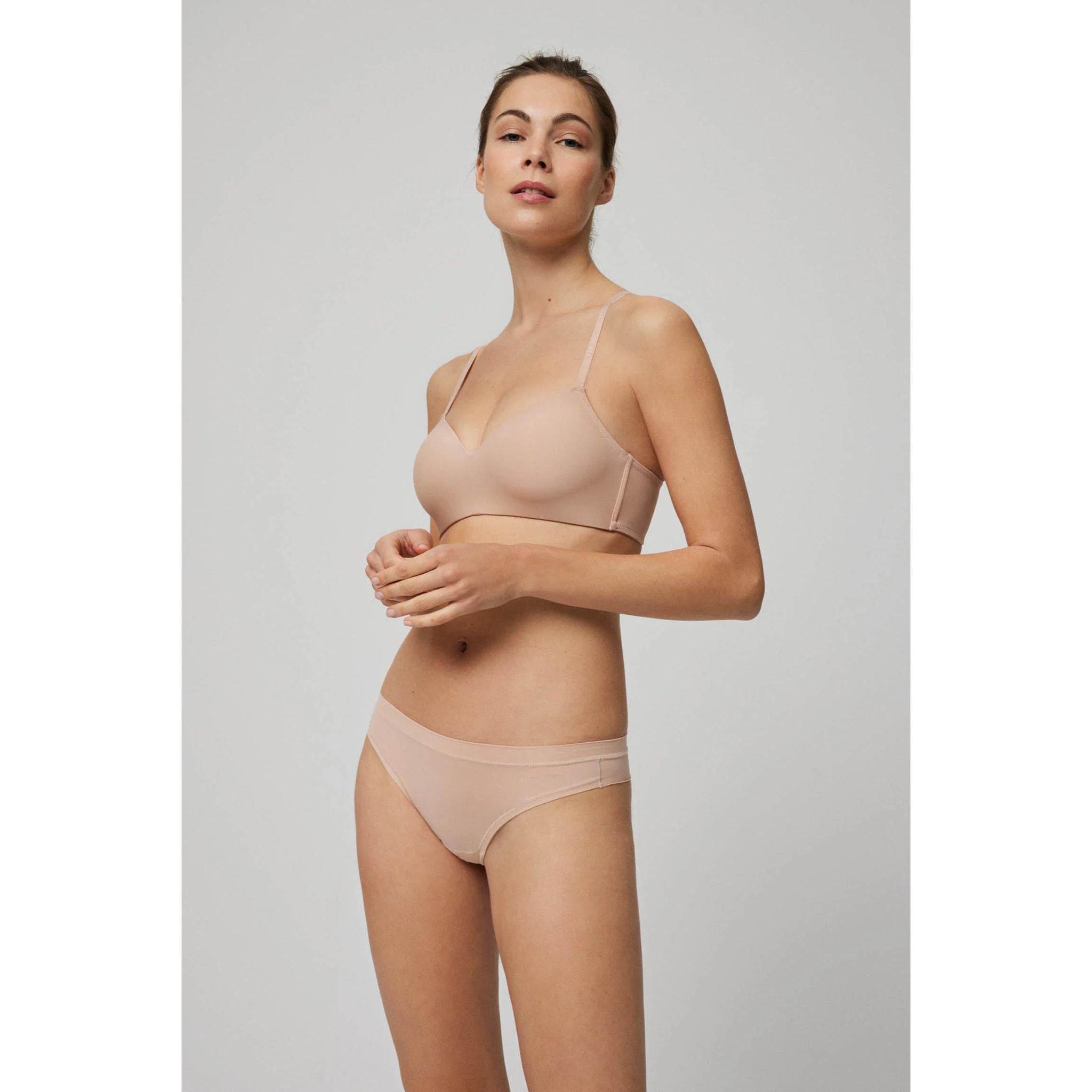 Perizoma Adapt con finiture nude invisibili