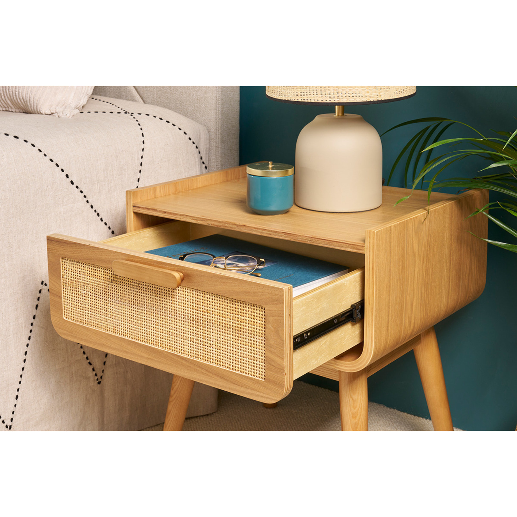 Table de chevet avec tiroir en bois clair frêne et cannage rotin ATHÈNE