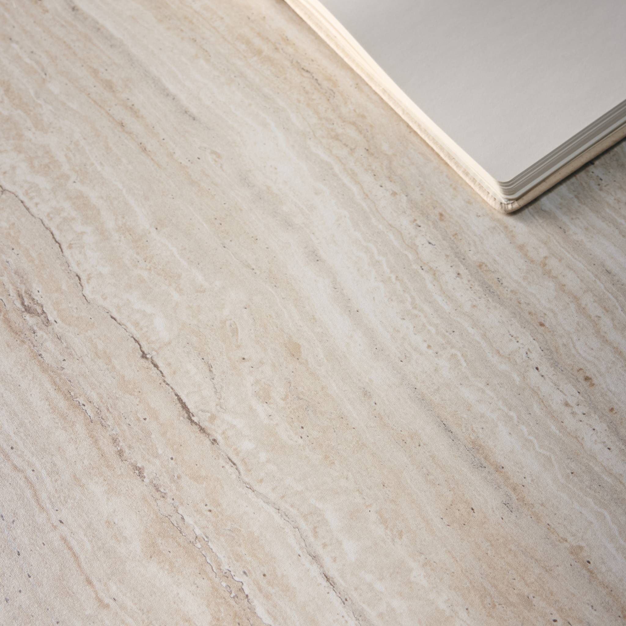 Table basse carré effet travertin 80 x 80cm