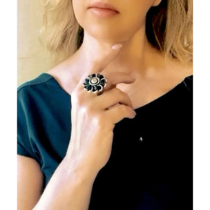 Anillo piel cosido flor negro en plata 10µ