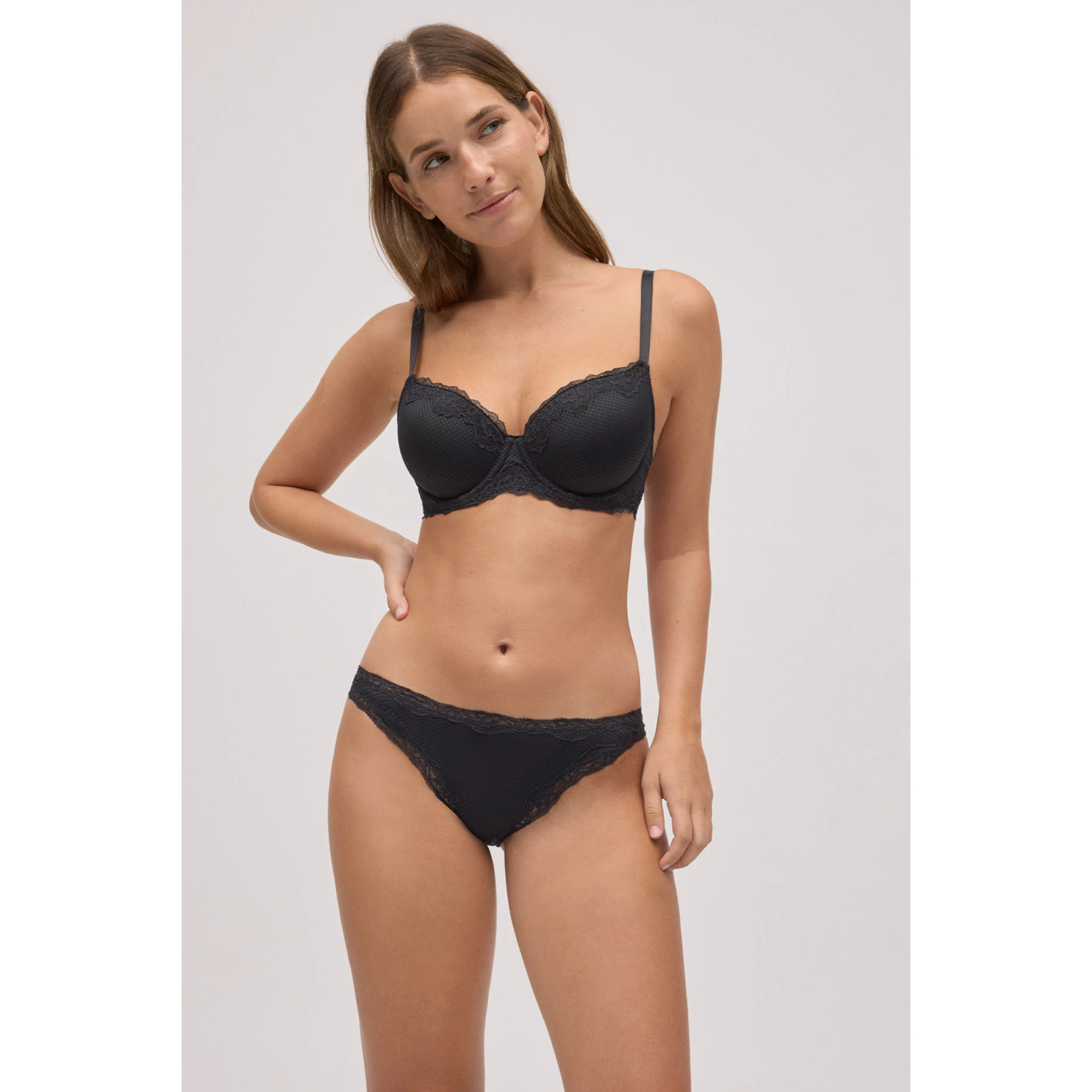 Mutandine brasiliane con pizzo nero