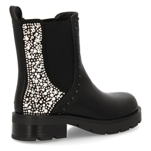 Bota chelsea con tachuelas brillantes