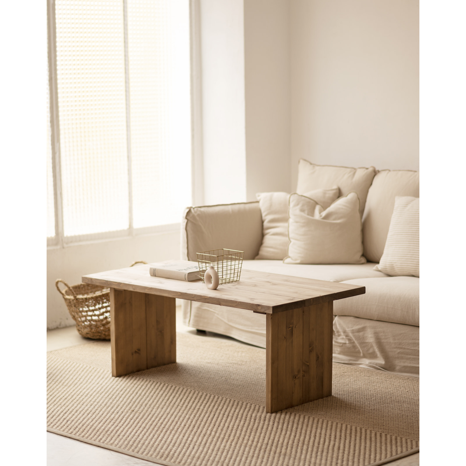 Table basse en bois massif ton chêne foncé 120x60cm Hauteur: 47 Longueur: 120 Largeur: 60
