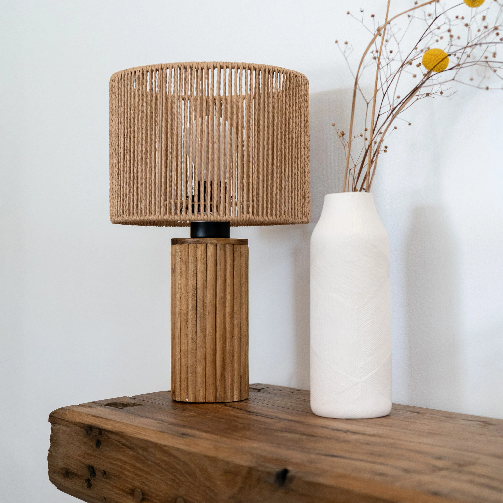 Lampe en papier de corde et socle en rondin de bois - Mira