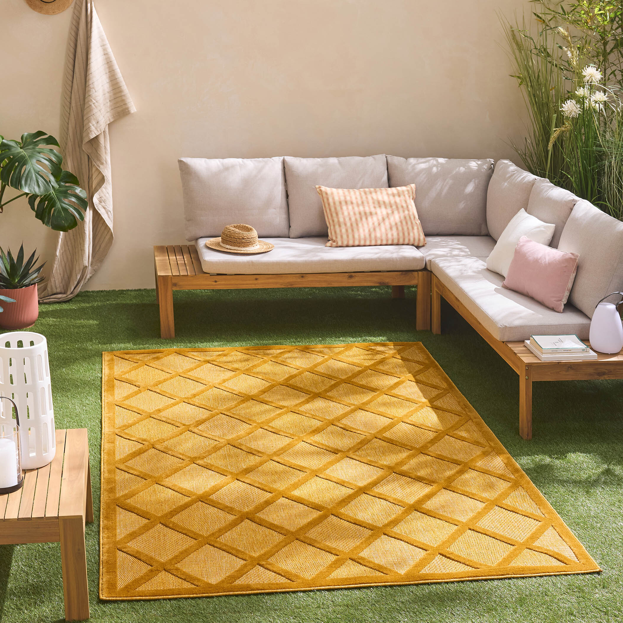 SANTORINI - Tapis d'intérieur/extérieur à motifs en relief berbère - Jaune