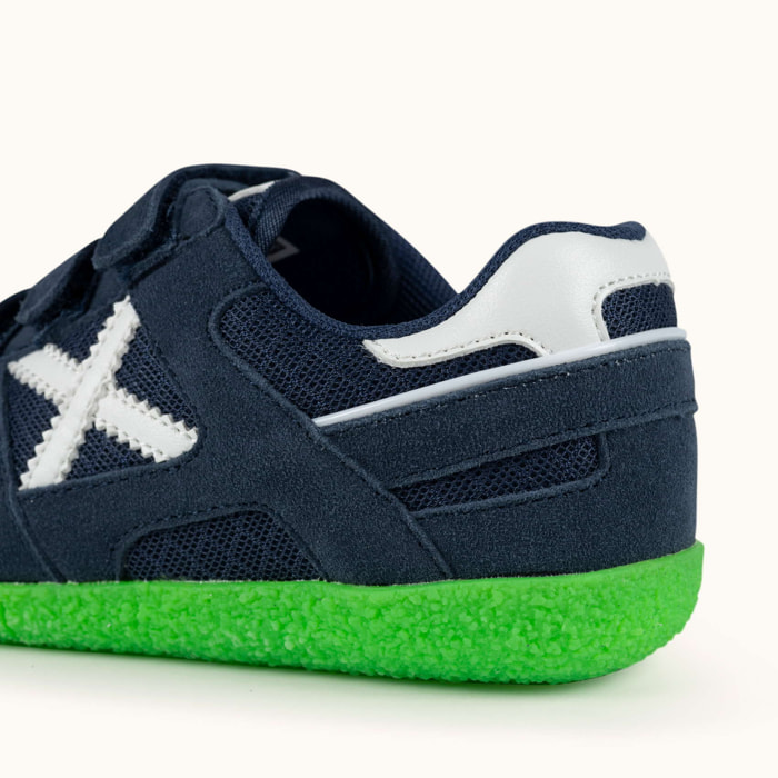 Zapatilla de infantil en Azul Marino con Velcros y Suela Verde Flúor - MUNICH MINI GOAL VCO 1632
