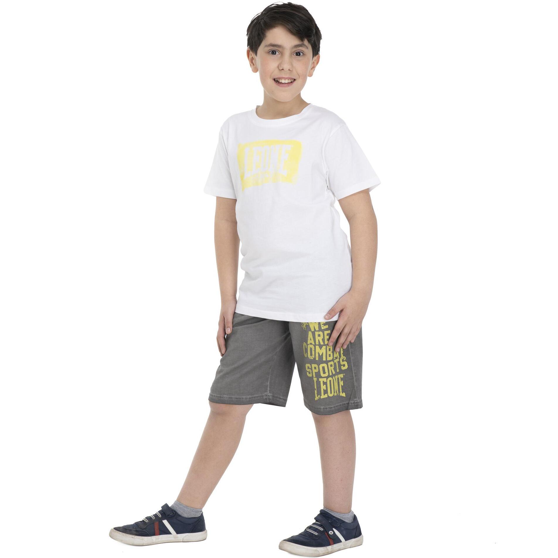 Conjunto completo con logo grande para niño.