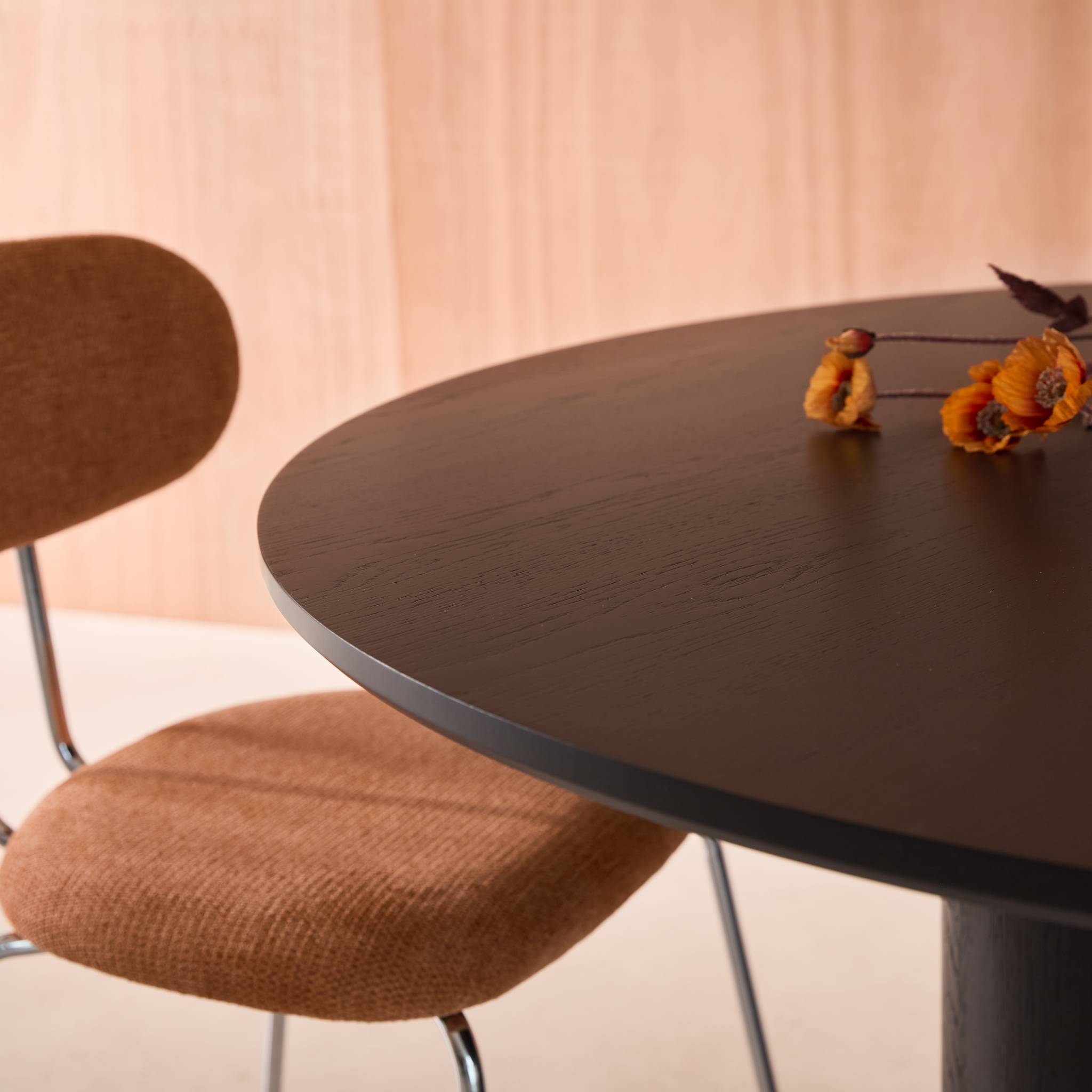 Table à manger ronde bois d'hévéa et placage chêne noir 4 places 130cm - Leonore