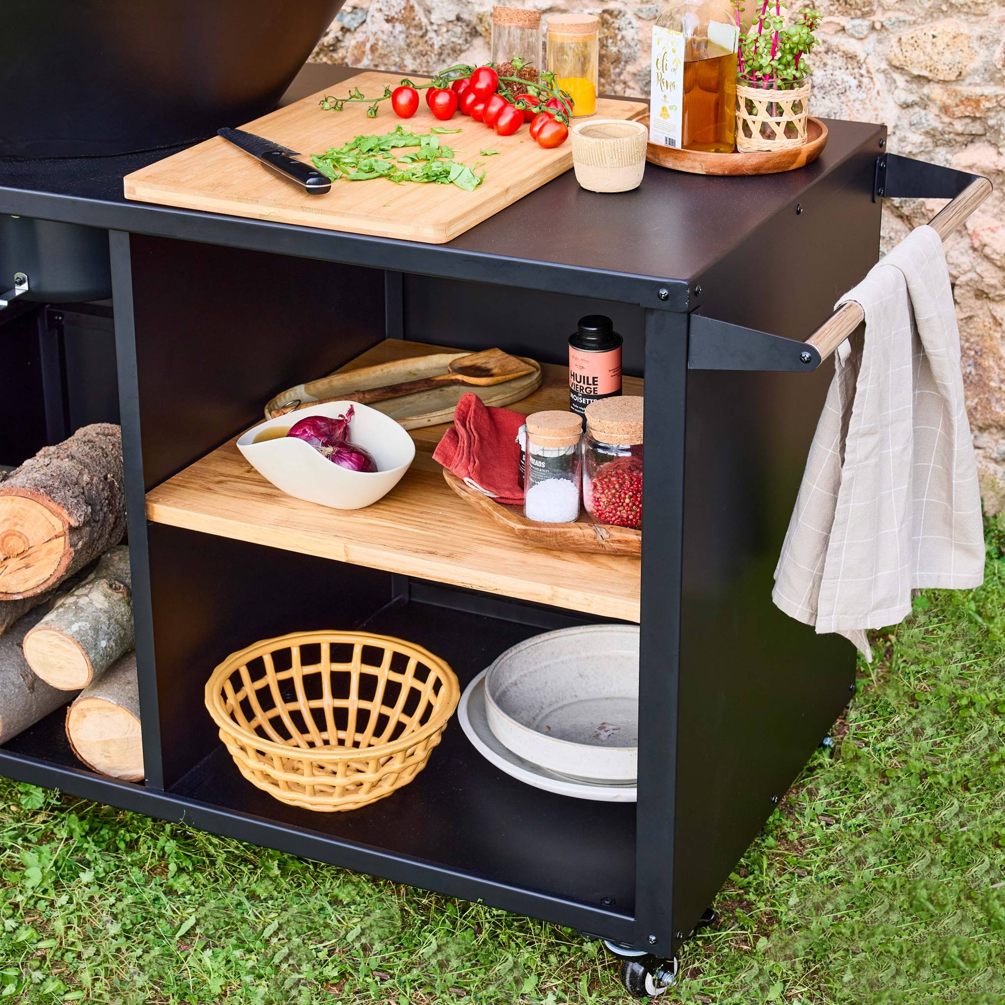 Brasero barbecue Ø80cm. grille de cuisson. stockage bois. coloris noir + housse de protection. L 138 x P 82 x H 114 cm