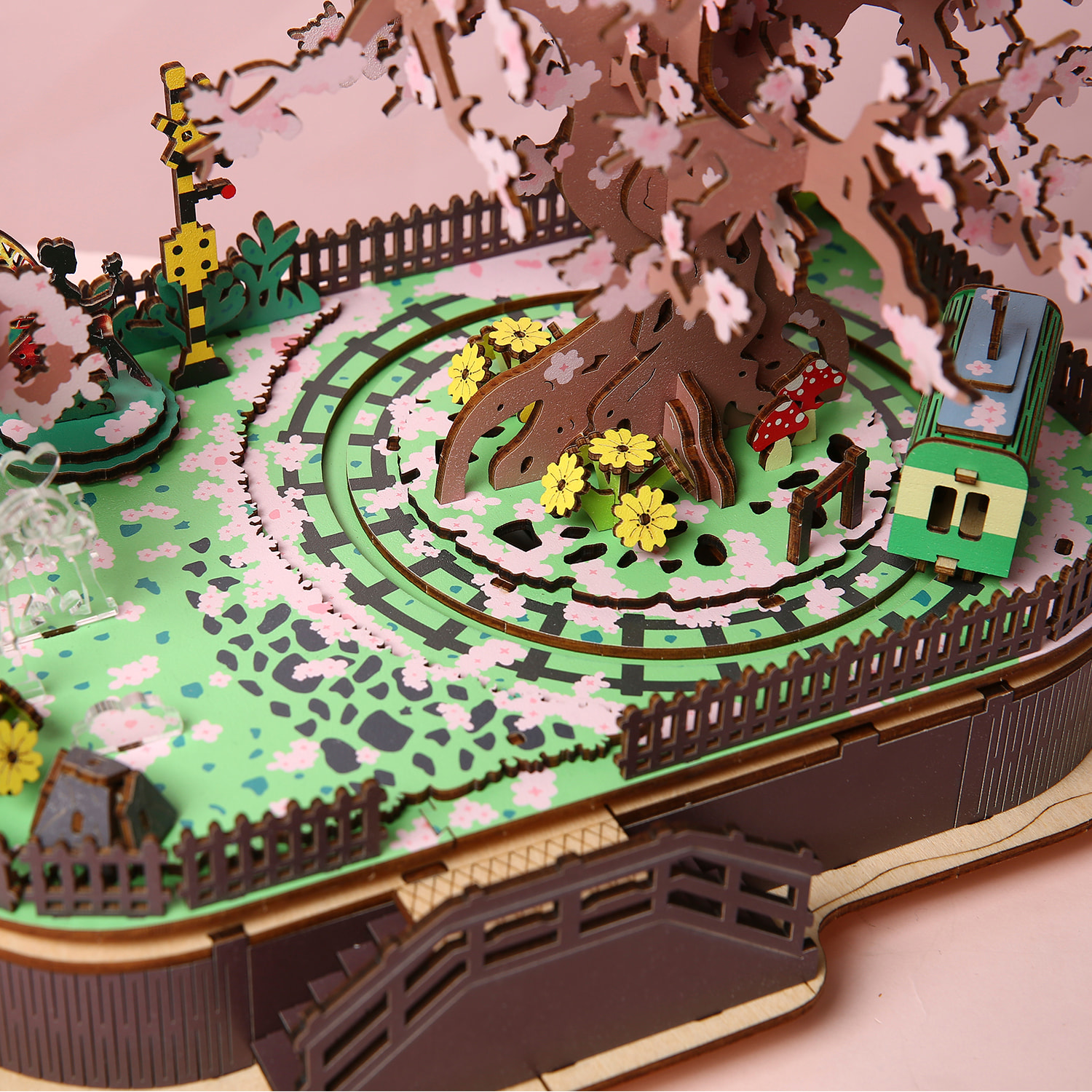 Maqueta de Madera 3D, con movimiento mecánico diseño cerezo en flor con luz y música. 446 piezas.
