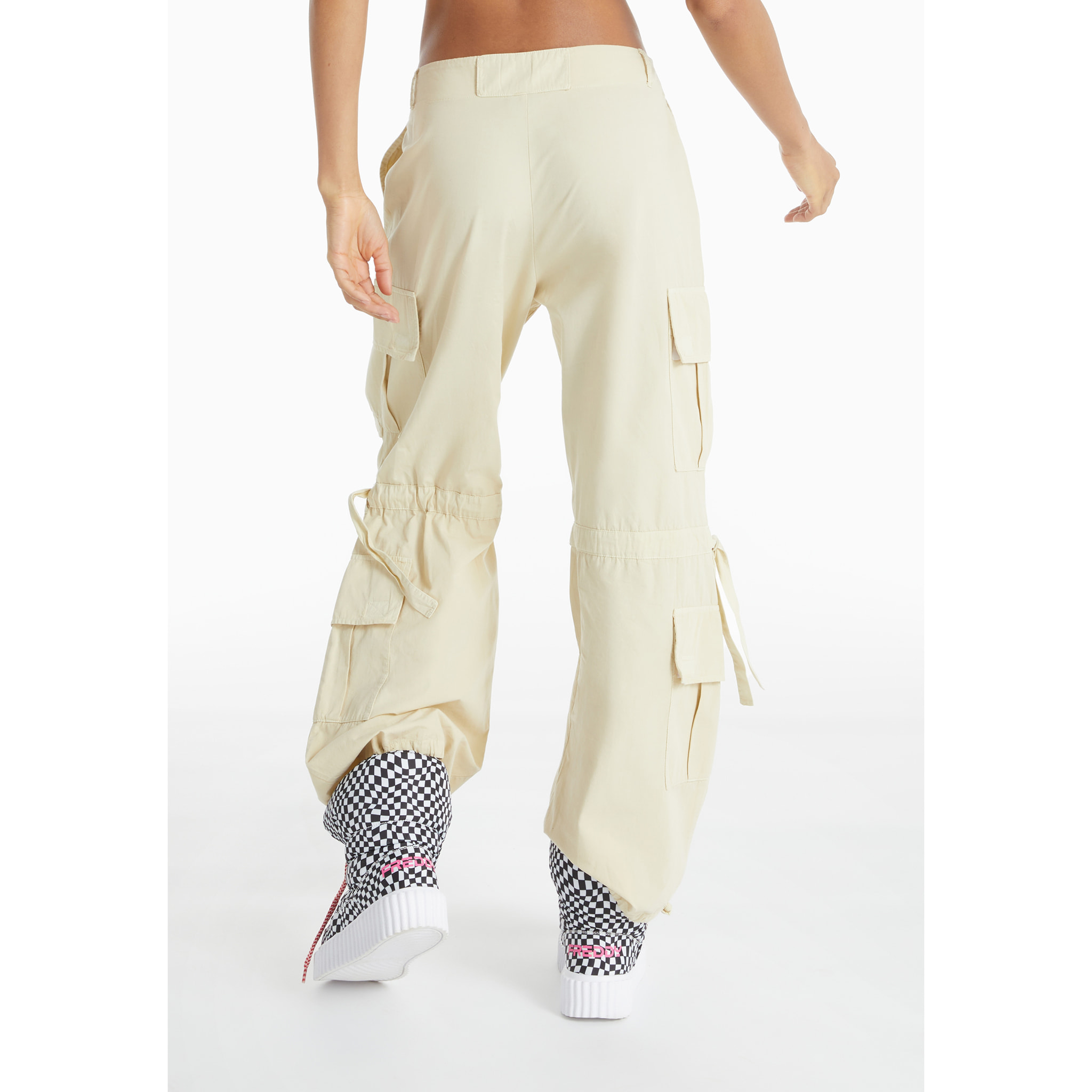 Pantaloni cargo con doppie tasche e coulisse intermedia