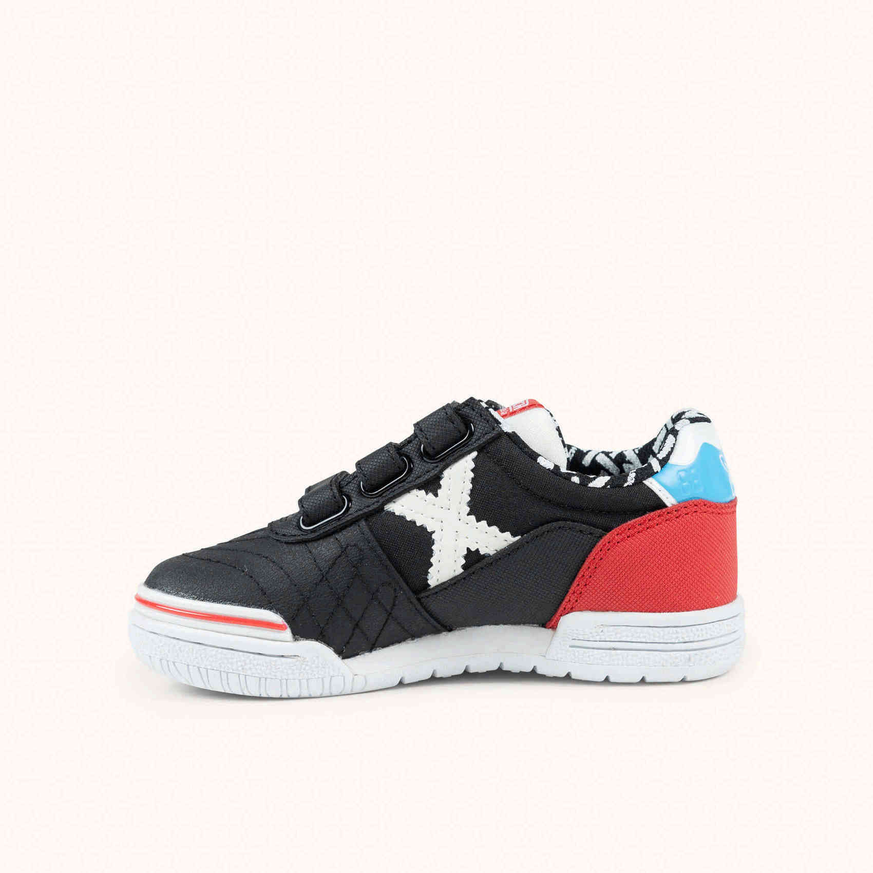 MUNICH G-3 KID VCO 458 Zapatillas Infantiles de Fútbol Sala Negras con Talón Rojo y Triple Velcro
