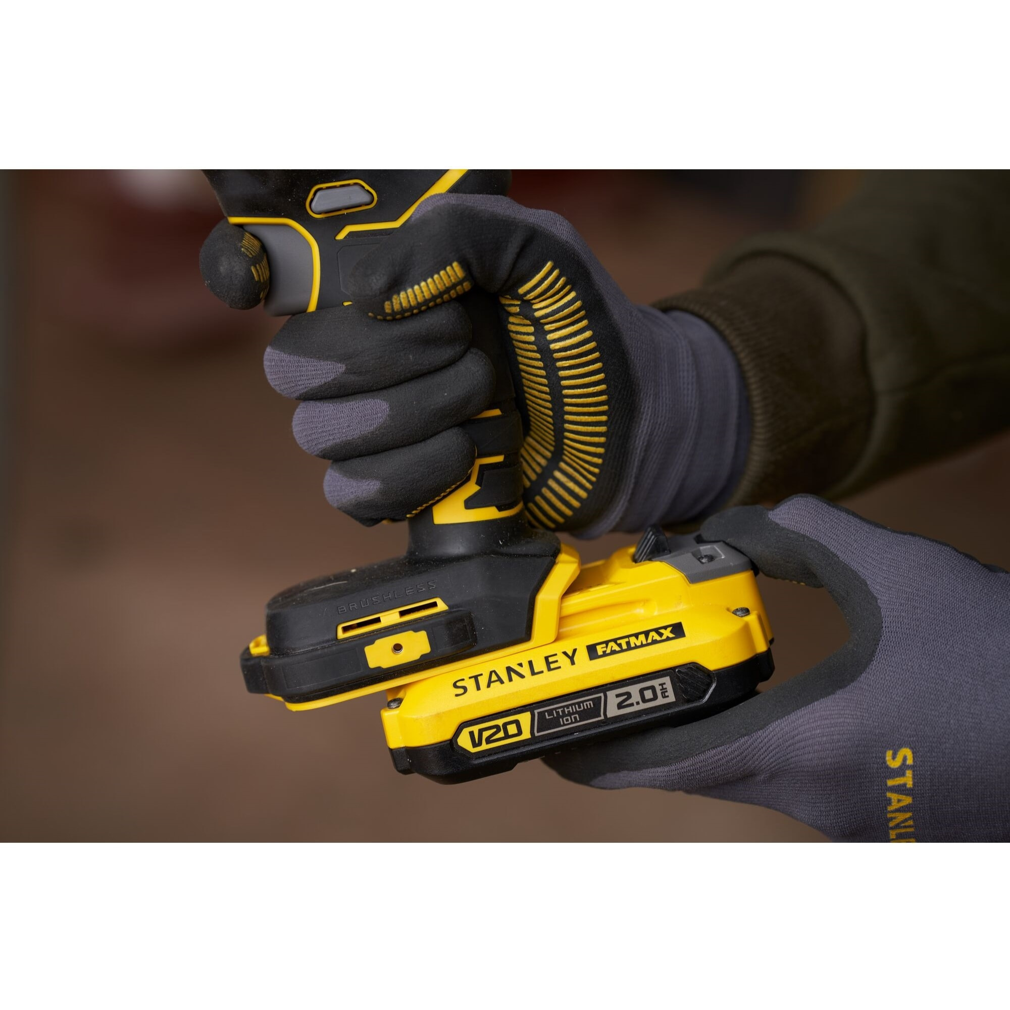 STANLEY FATMAX V20 Scie Sabre à une main 18V - SFMCS305B-XJ - Livrée Sans Batterie