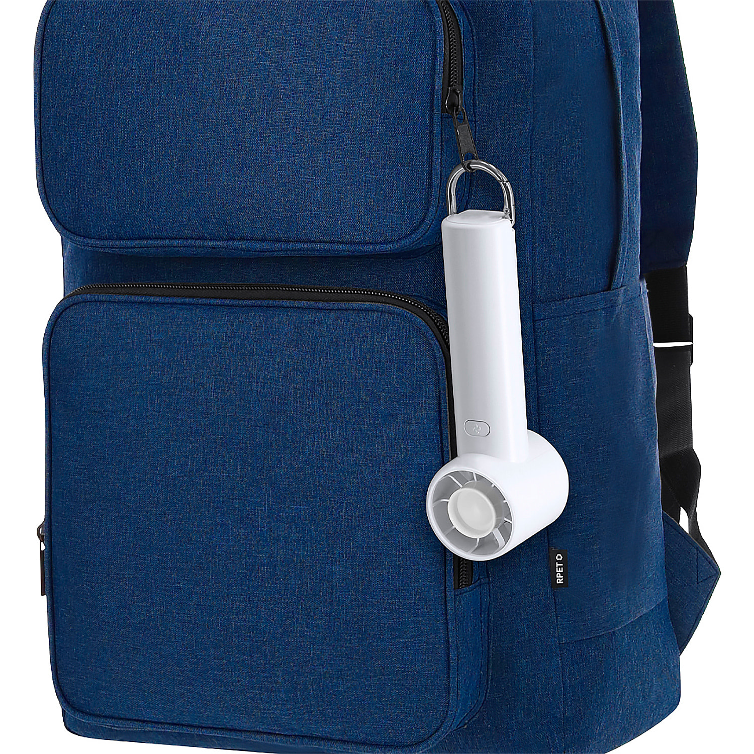 Ventilatore portatile con 3 velocità, batteria ricaricabile e sostituibile da 1200 mAh. Include un moschettone in alluminio con funzione di supporto e design compatto per l'uso quotidiano.