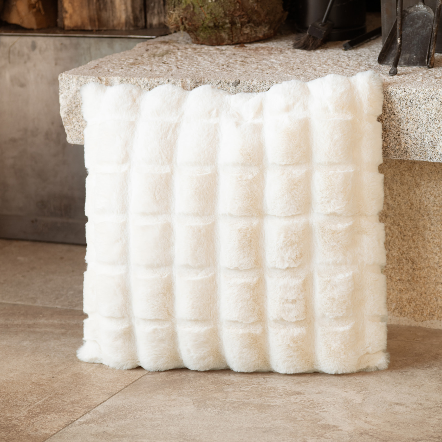 Housse de coussin imitation fourrure  - Effet 3D - Ecru