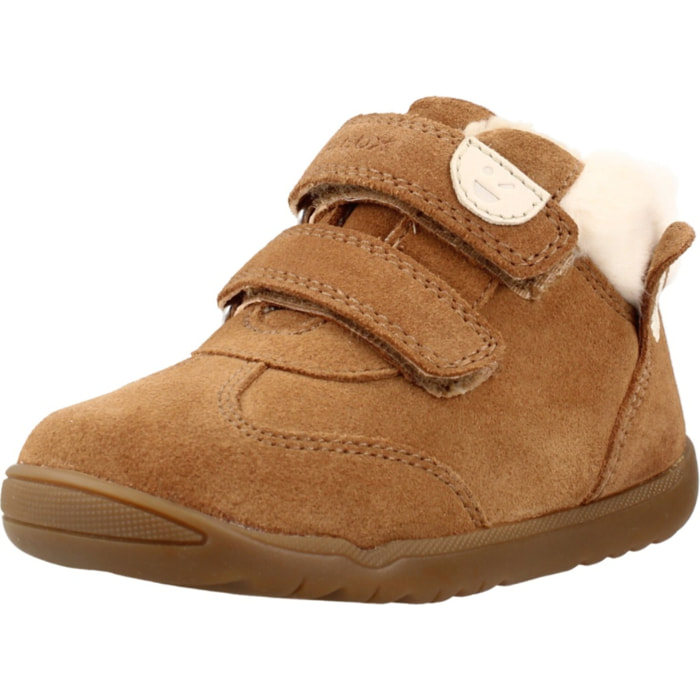 Botines Niña de la marca GEOX  modelo B MACCHIA GIRL MARRON CLARO