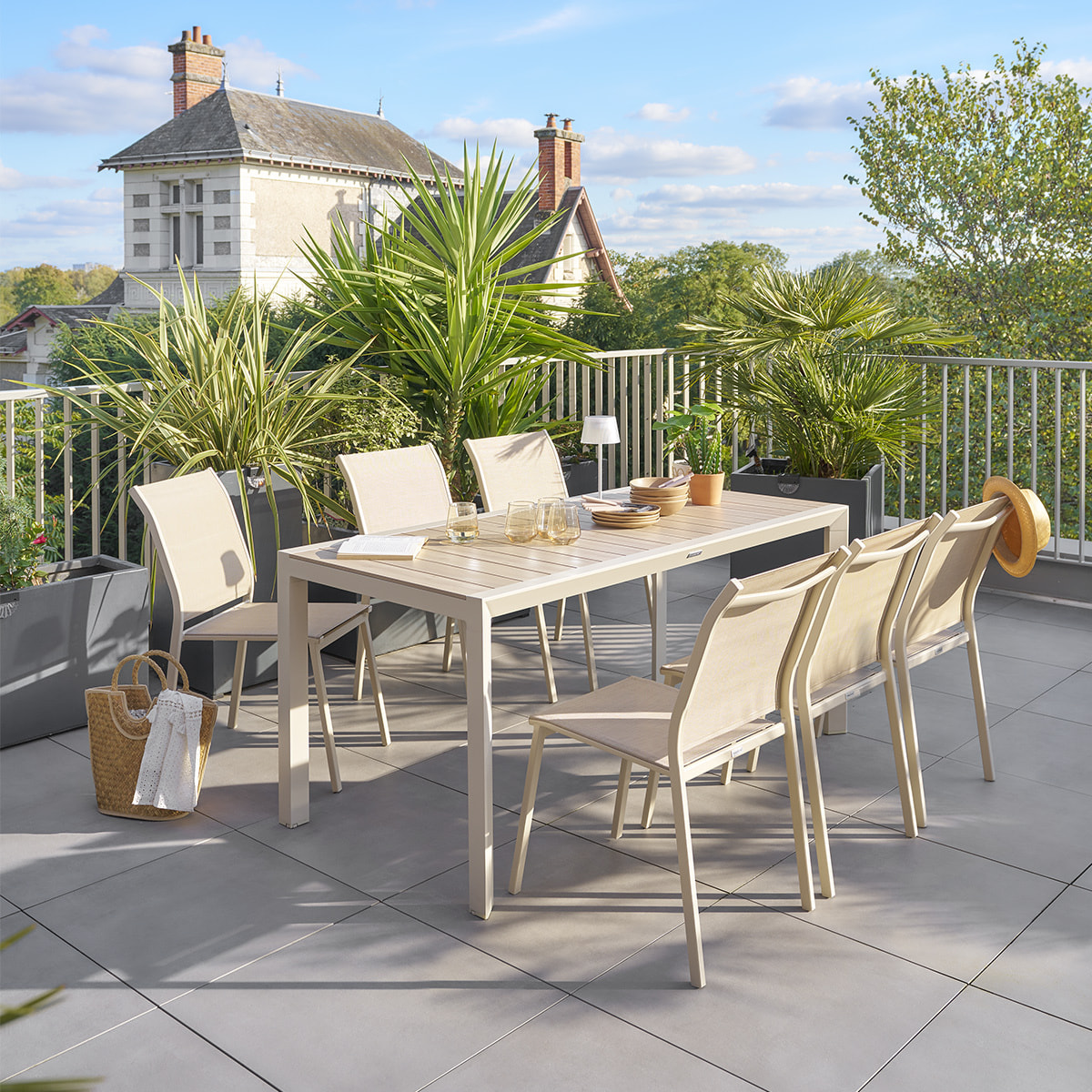 Table de jardin "Évasion" effet bois lin & argile 6 places lates en aluminium