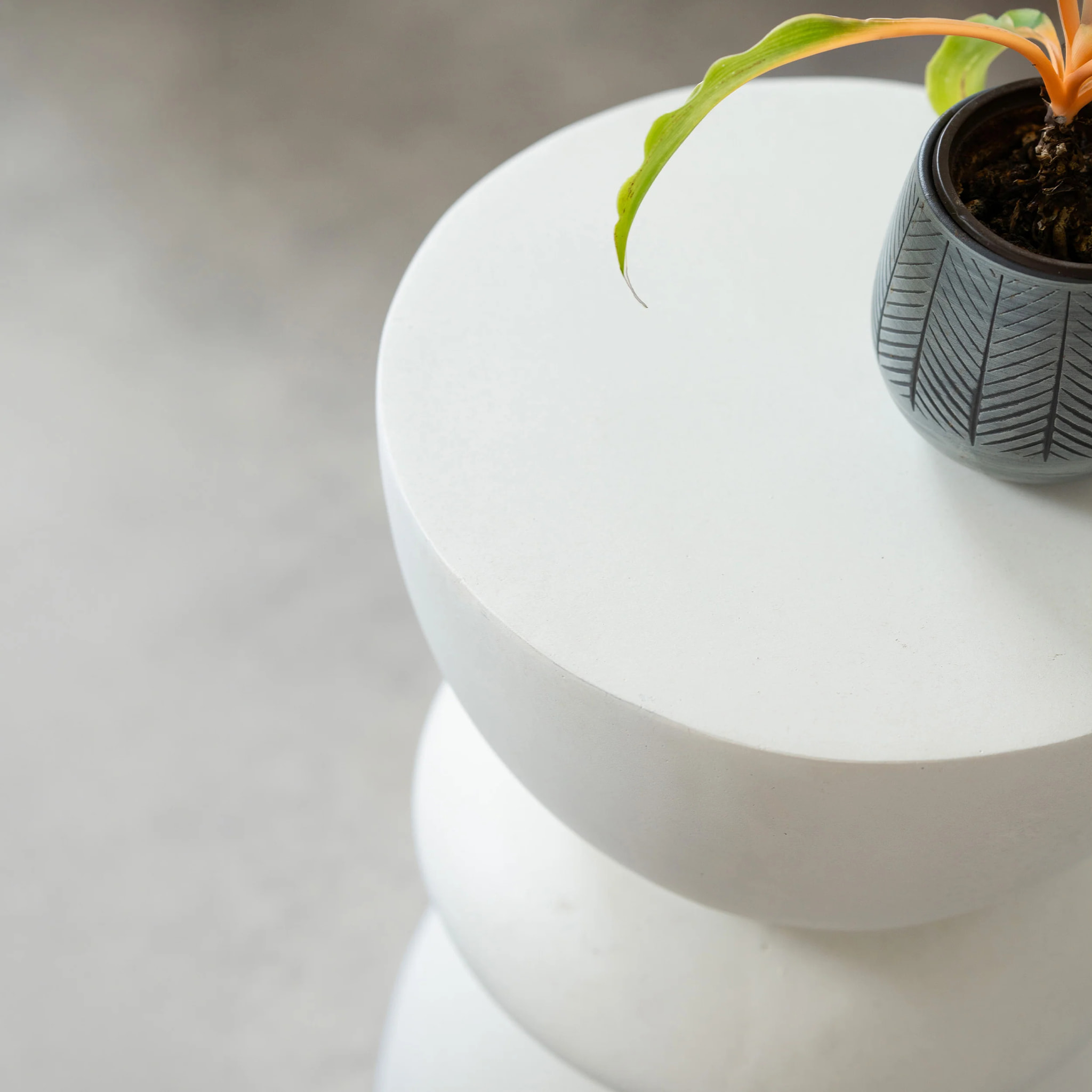 Table d'appoint ronde en béton blanc D35 cm - Maupiti