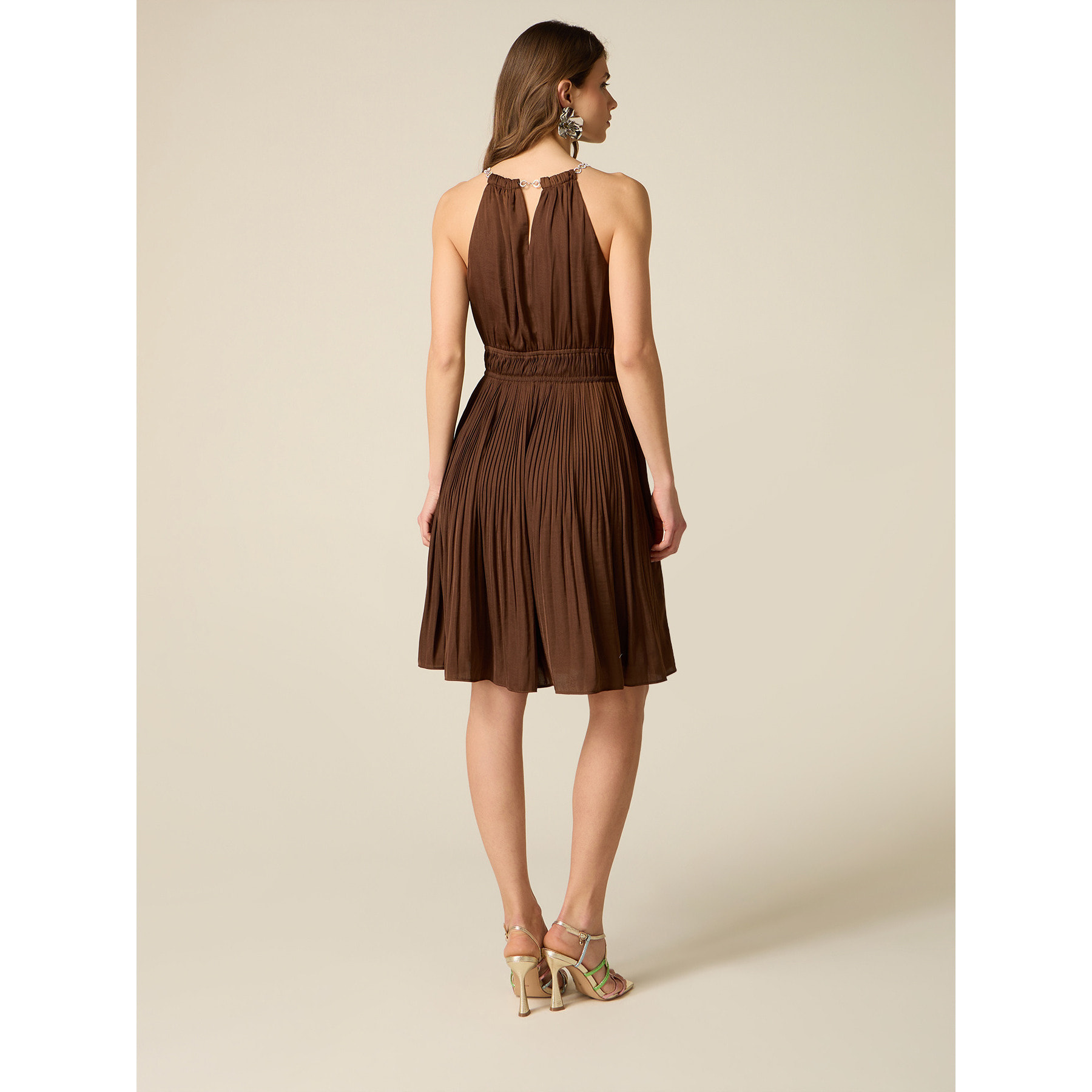 Oltre - Vestito flare in raso con collana gioiello - Marrone